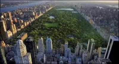 In which US city can you see the 341-hectare green space known as Central Park?