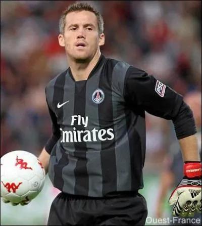 Mickael Landreau signed for :