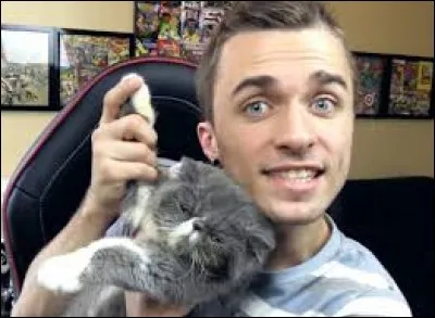 What's the name of famous youtuber Squeezie's cat?
