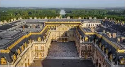 In which chateau did Louis XIV reside most often?