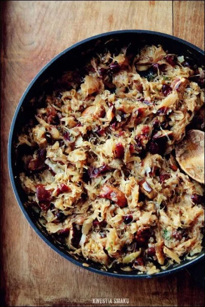 Is Polish hunter's stew (bigos) made of cabbage and meat?
