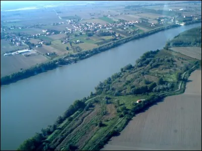 Is the Po River running through Rome?