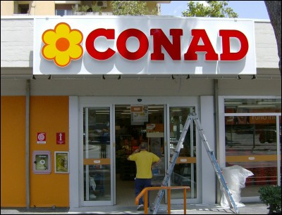 Is Conad a popular Italian chain of supermarkets?